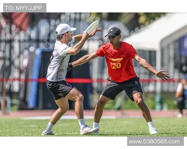 城市马拉松赛事回顾成都飞盘队展现出色节奏与团队协作